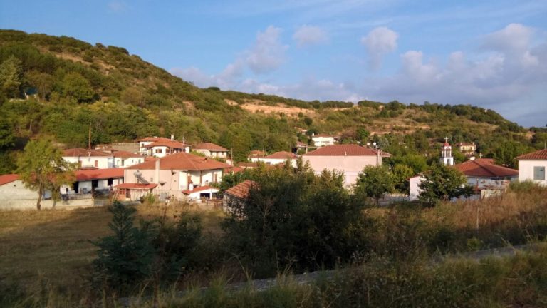 ΧΩΡΙΟ ΧΡΩΜΙΟ 640 μ